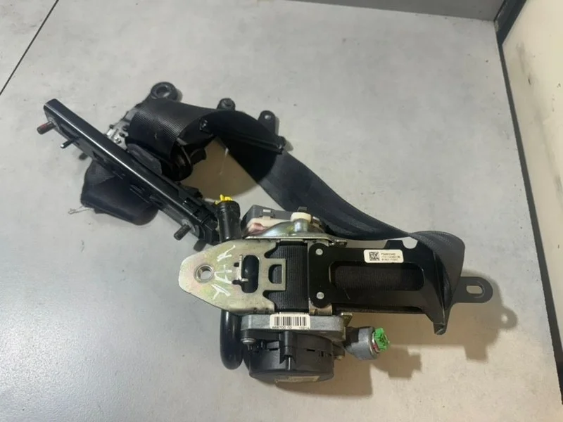 Ремень безопасности Volvo S60