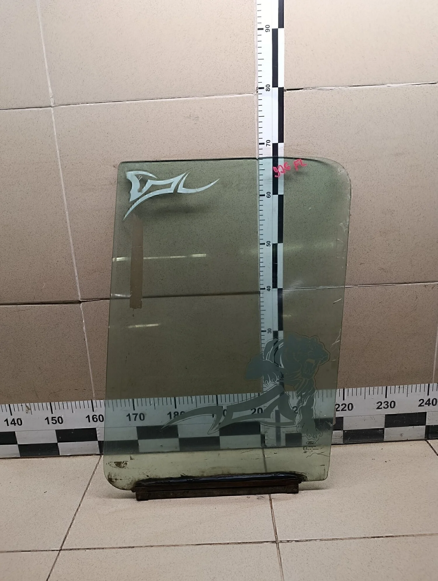 Стекло двери передней левой Transit 2006-2013