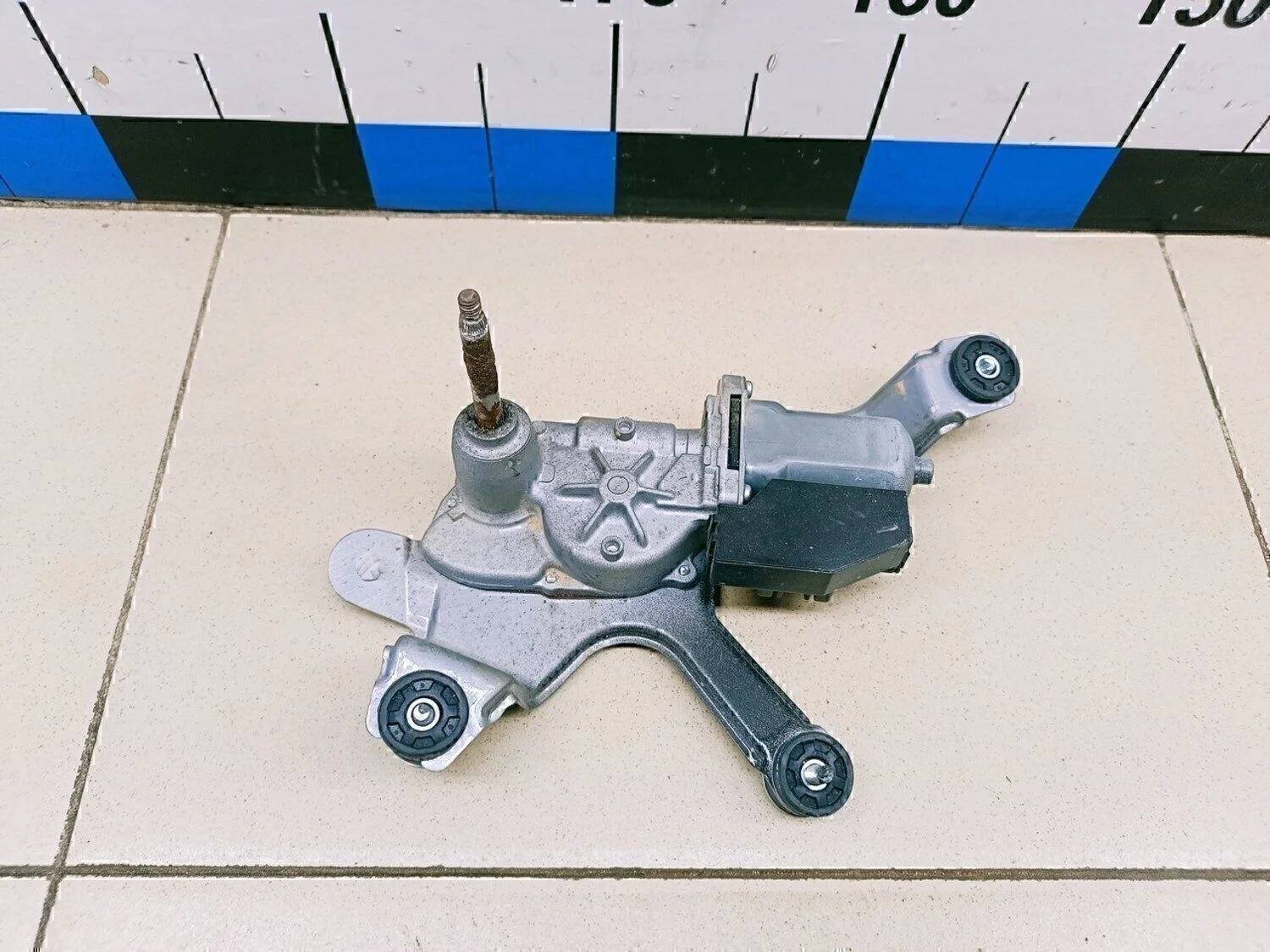 Моторчик стеклоочистителя задний RAV 4 2013-2019