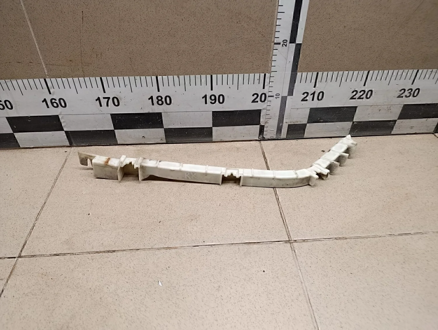 Направляющая заднего бампера правая Captiva (C100) 2006-2010