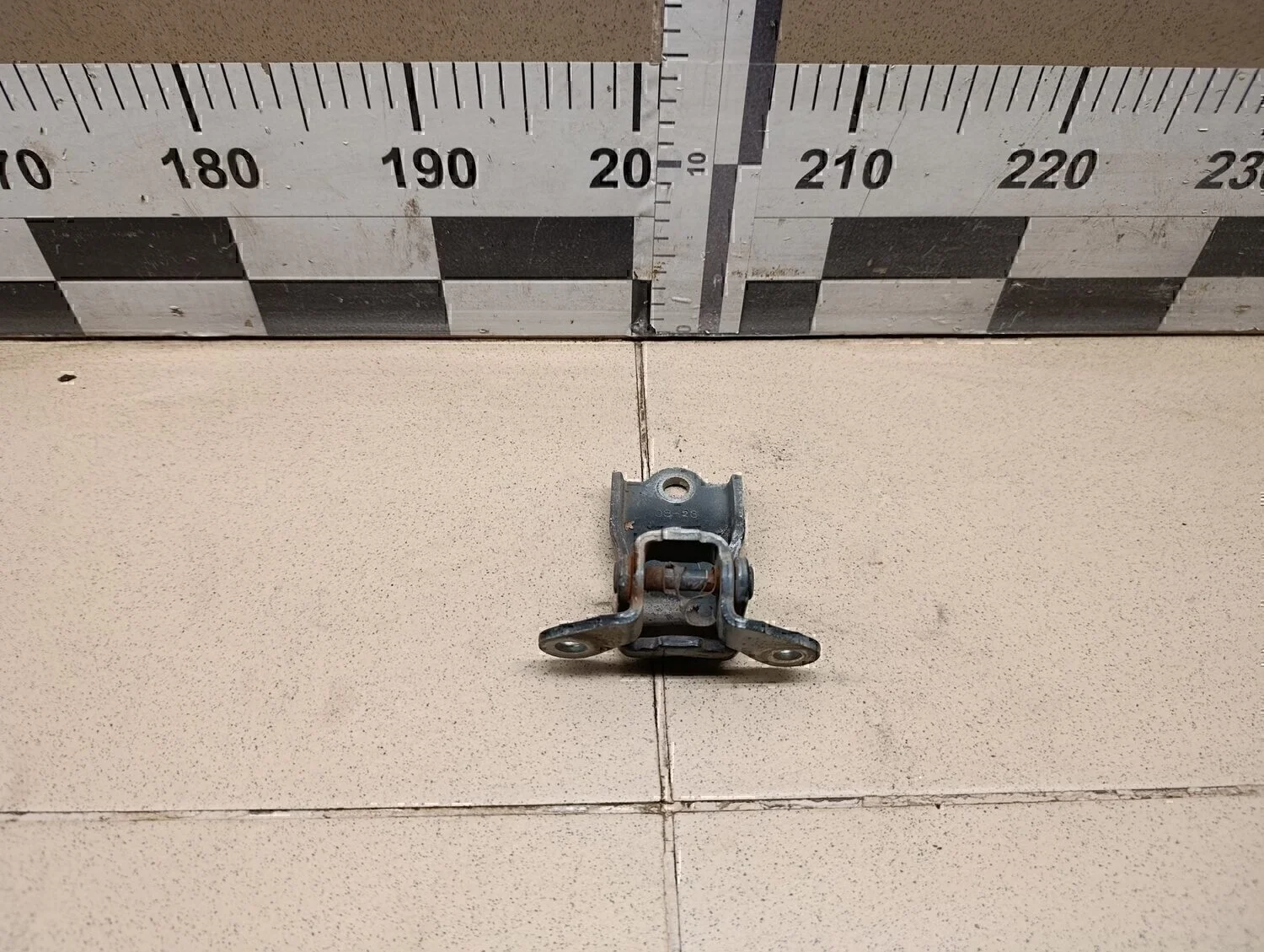 Петля двери передней левой верхняя Captiva (C100) 2006-2010