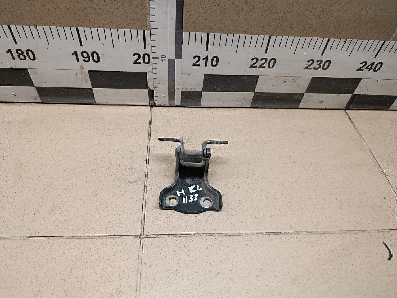 Петля двери задней левой нижняя Captiva (C100) 2006-2010