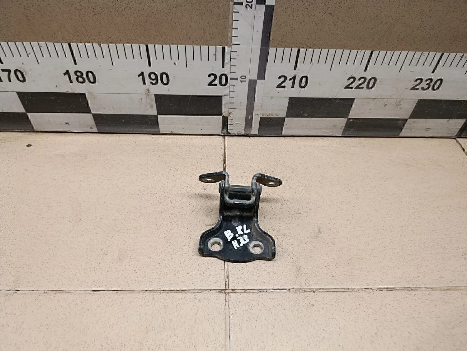 Петля двери задней левой верхняя Captiva (C100) 2006-2010