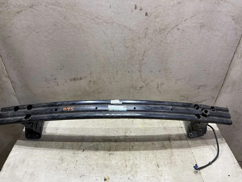 Усилитель бампера передний в сборе Nissan Juke F15