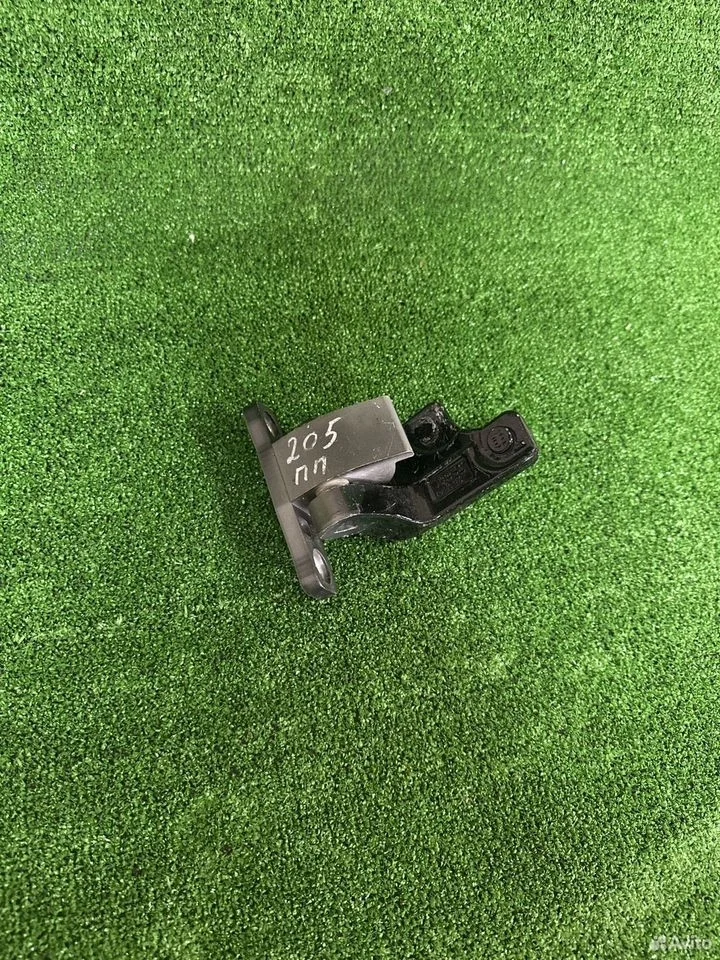 Петля передней правой двери mercedes w205 а2057200