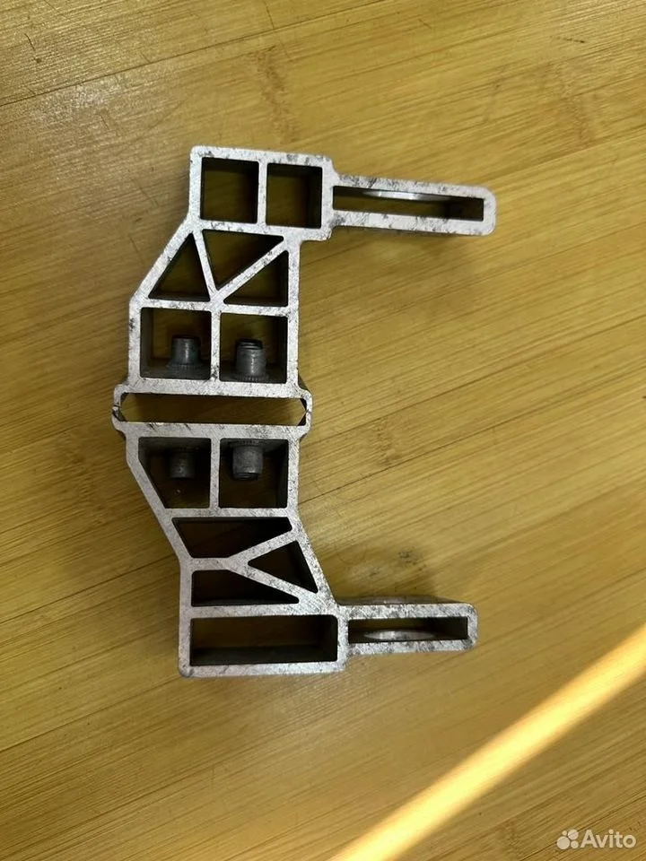 Кронштейн радиатора mercedes w213 x253