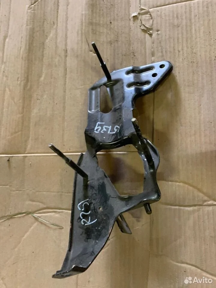 Кронштейн крепления компрессора mercedes w251