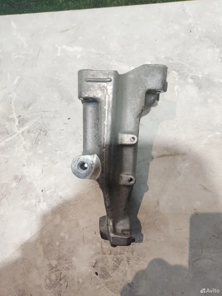 Кронштейн опоры двигателя mercedes x204 om651