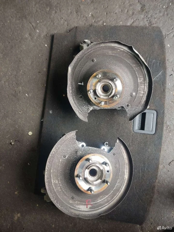 Кулак задний range rover sport 2 l494 3,0d