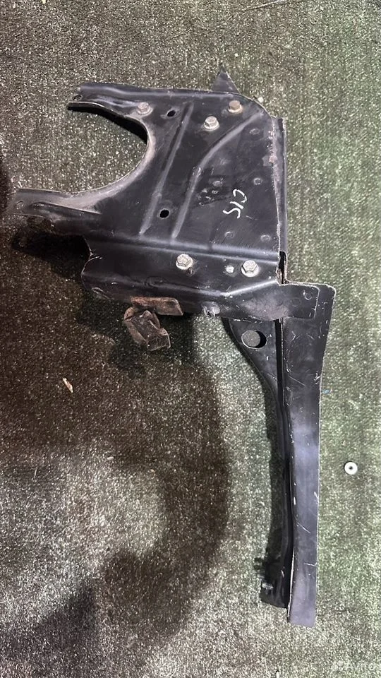 Кронштейн правый mercedes w219 a2196200428