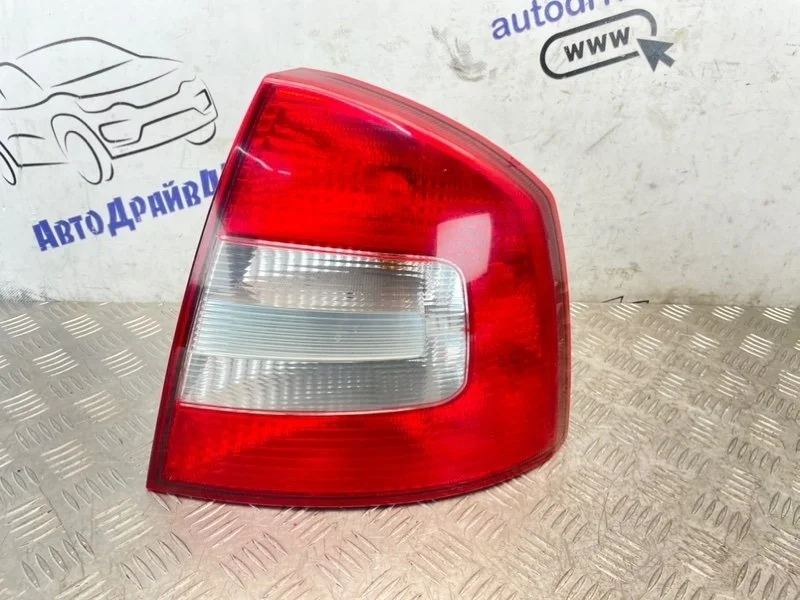 фонарь Skoda Octavia 2010 1Z3 BSE