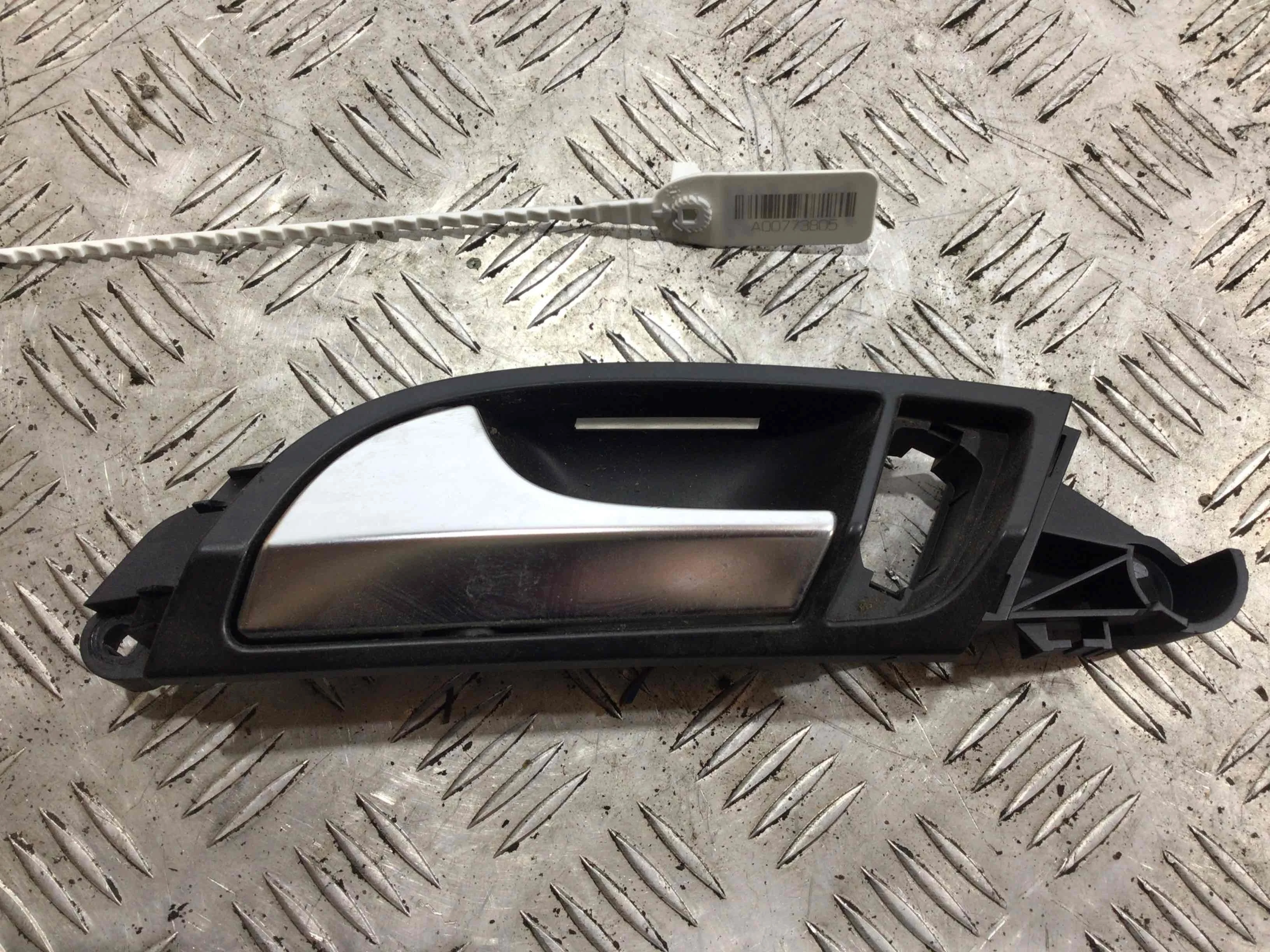 Ручка внутренняя задняя левая Audi Q7 Q7 4L (2005-2009) дизель 3.0 TDI  Внедорожник