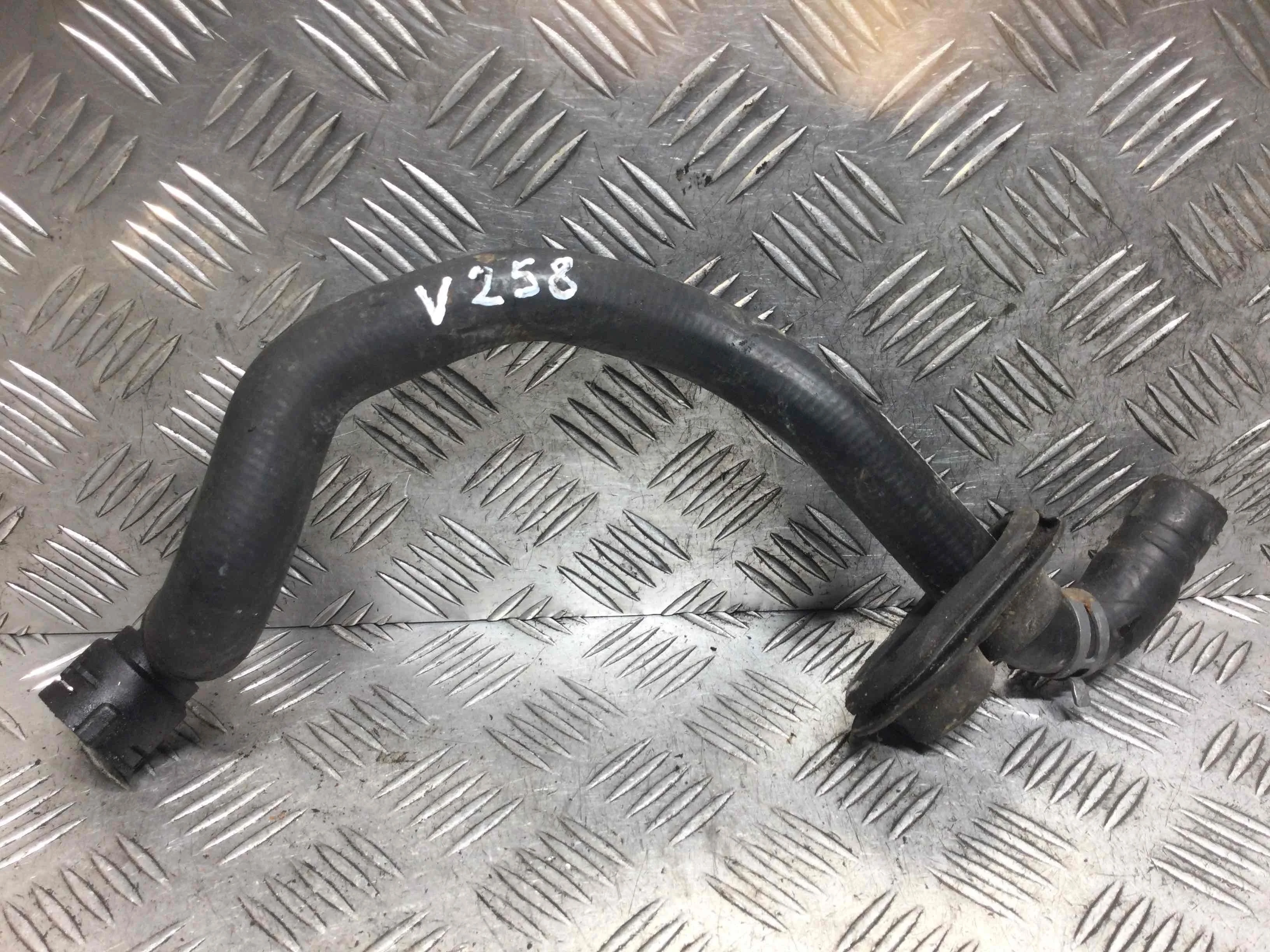 Патрубок (трубопровод, шланг) Volkswagen Passat B5 (1996-2000) бензин 1.6 i Механика Универсал