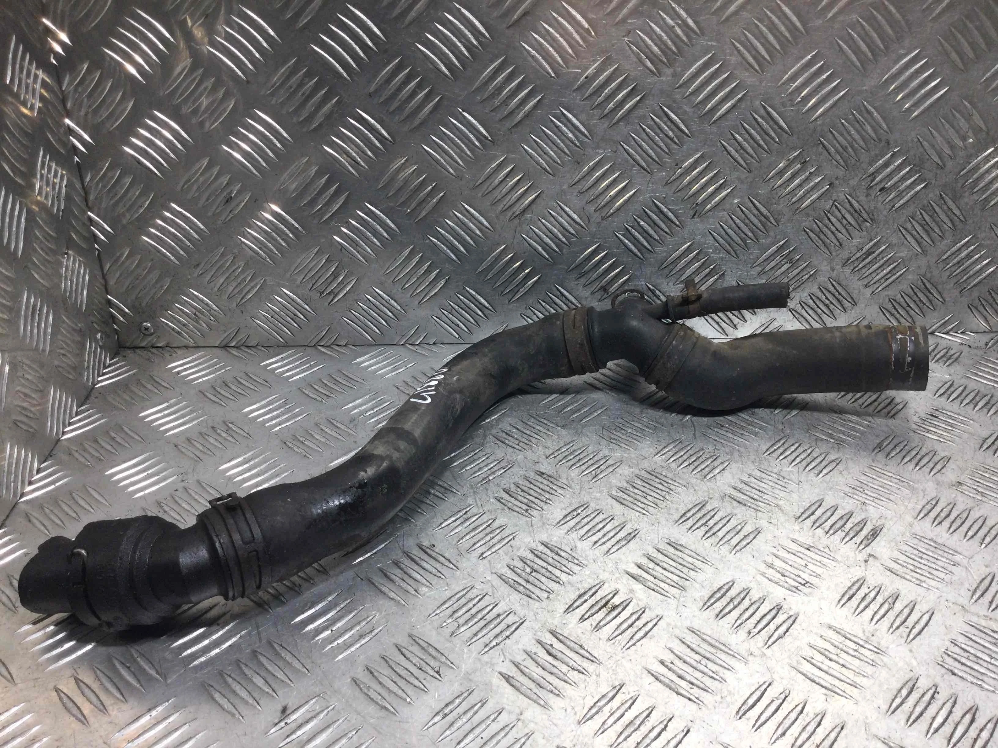 Фланец (тройник) системы охлаждения Volkswagen Golf 4 поколение (1997-2004) дизель 1.9 TDI Механика Х/б