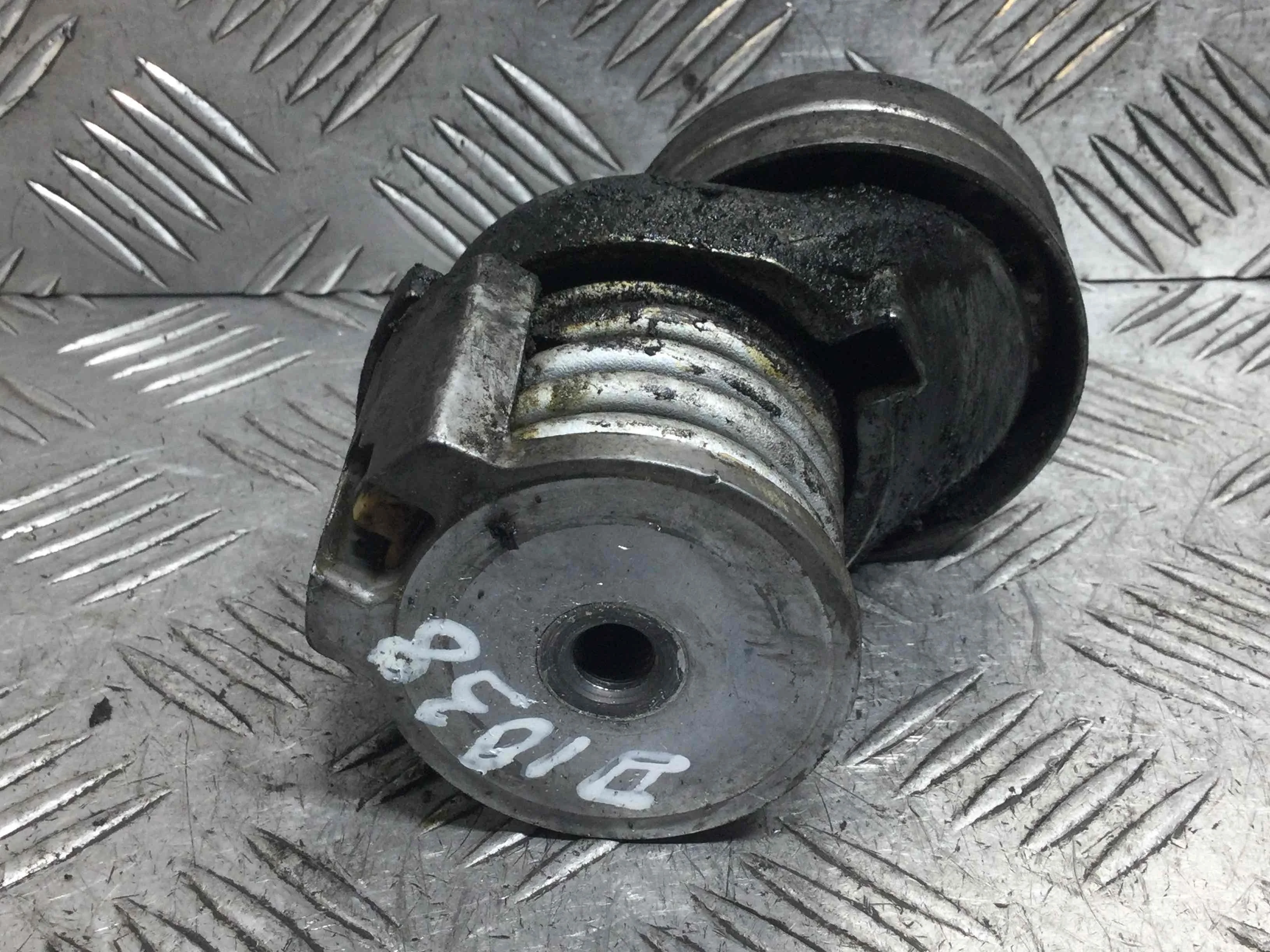 Натяжитель ремня генератора Volkswagen Golf 6 поколение (2008-2015) бензин 1.4 TFSI Механика Х/б