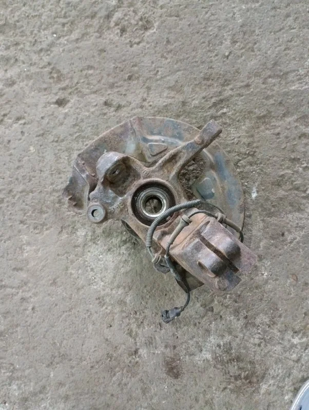 Кулак поворотный левый Land Rover Freelander Ii (2006-2014) 2011 LR006859 2.2 D 224DT