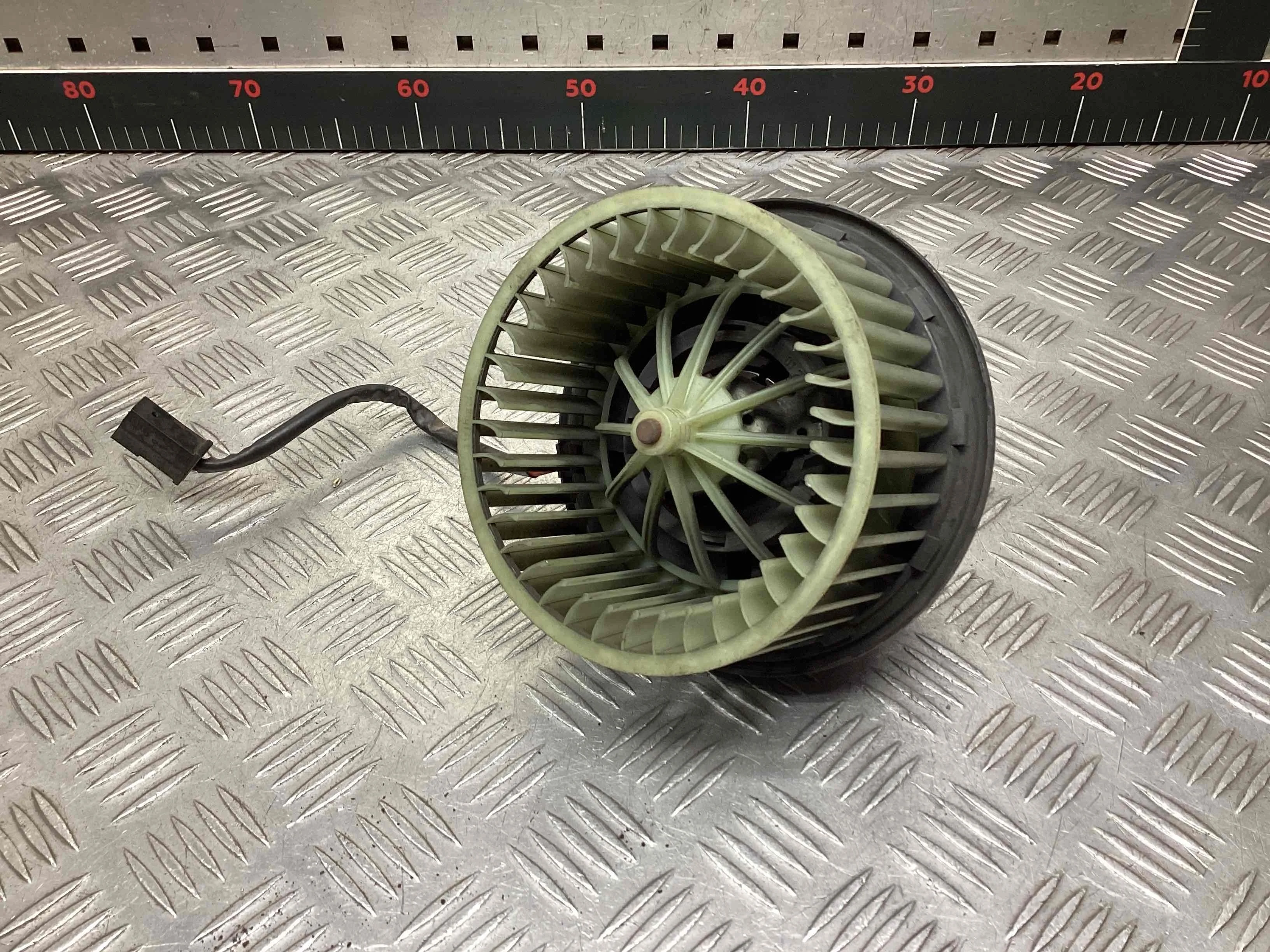 Моторчик печки Audi 80 80 B4 (8C) 1991-1995 1993 2,0 Бензин МКПП Седан.