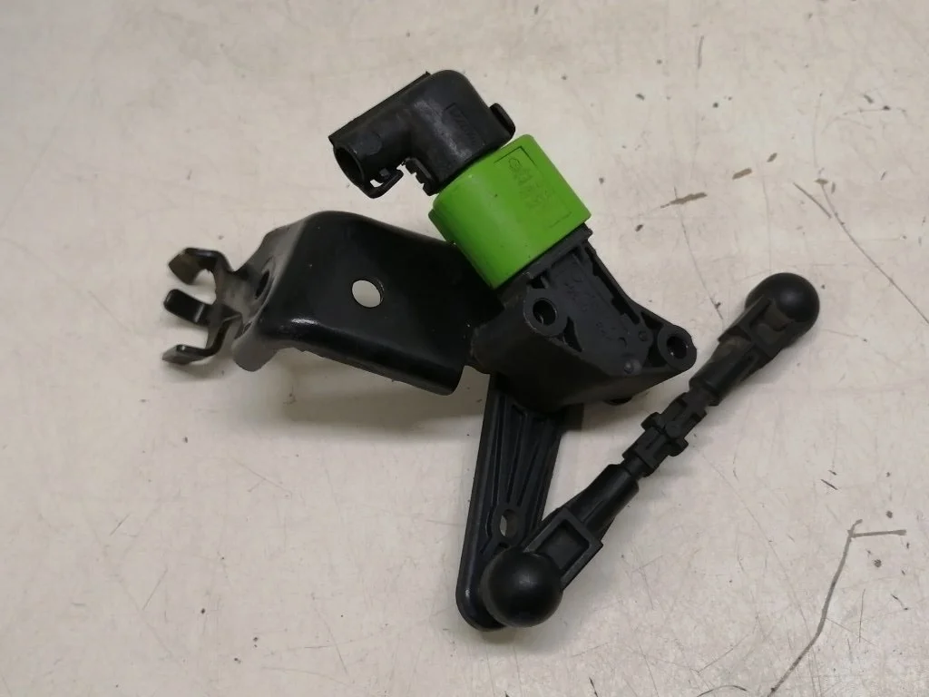 Датчик высоты дорожного просвета Audi Q7 2018 4M