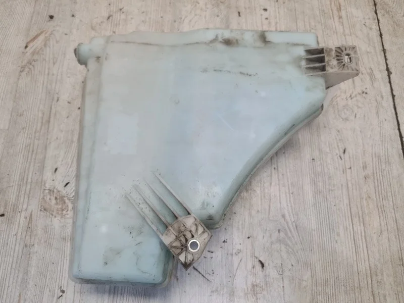 Бачок омывателя VW Touareg 2 2011-2018 7P