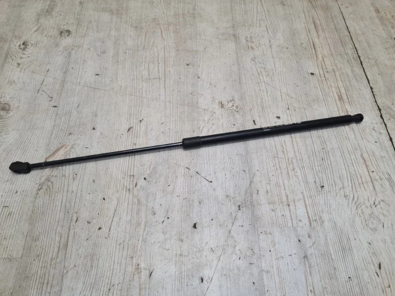 Упор капота VW Touareg NF 2010 7P