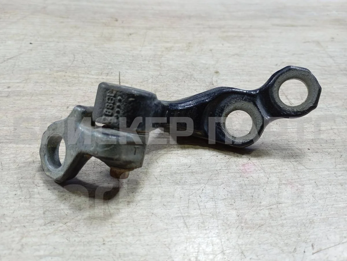 Петля двери зад левой Форд Фокус 2  рестайлинг