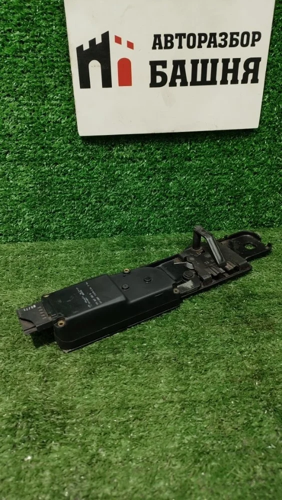 Замок багажника Audi Q7 2005 4F9827383B