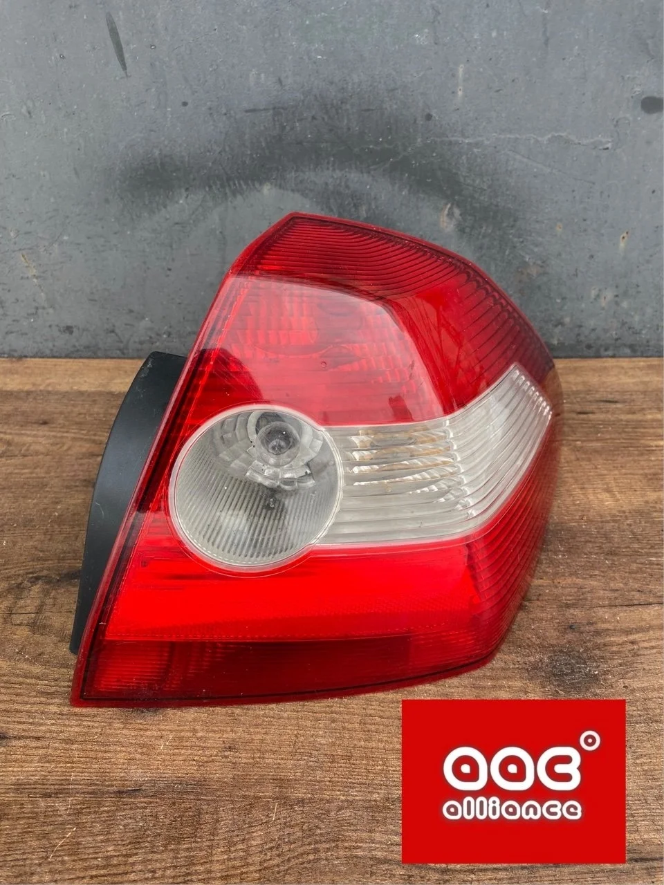 Фонарь Renault Megane 2 2005 8200142681 LM2Y, правый