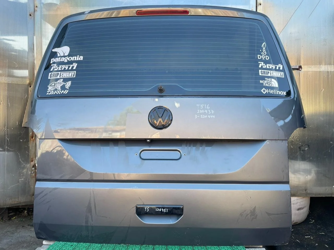 Замок крышки багажника VOLKSWAGEN TRANSPORTER T6 2015- б/у TRANSPORTER T6(2015-