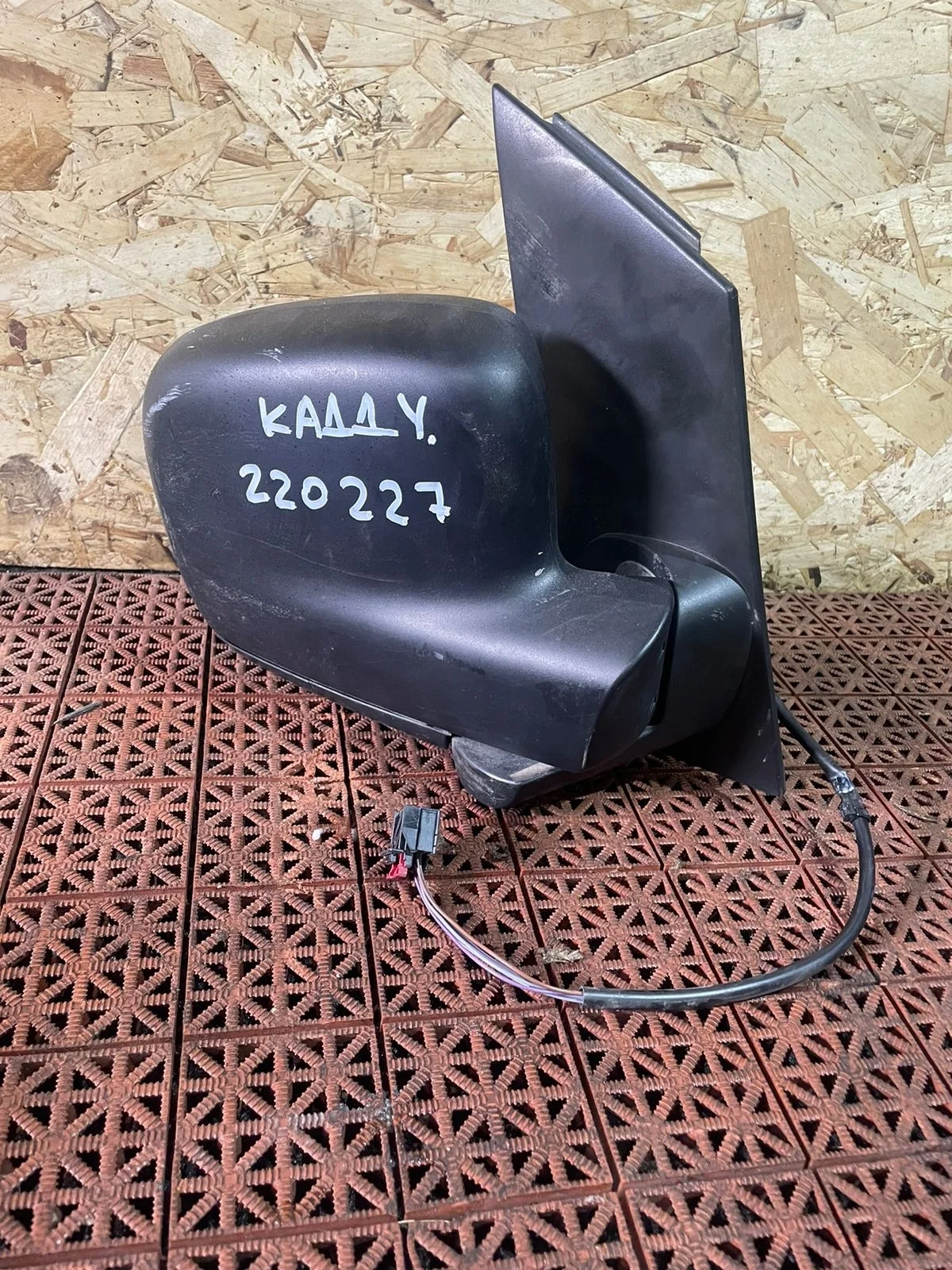 Зеркало VOLKSWAGEN CADDY 2004- электрическое правое 5 контактов б/у CADDY(2004-2014)