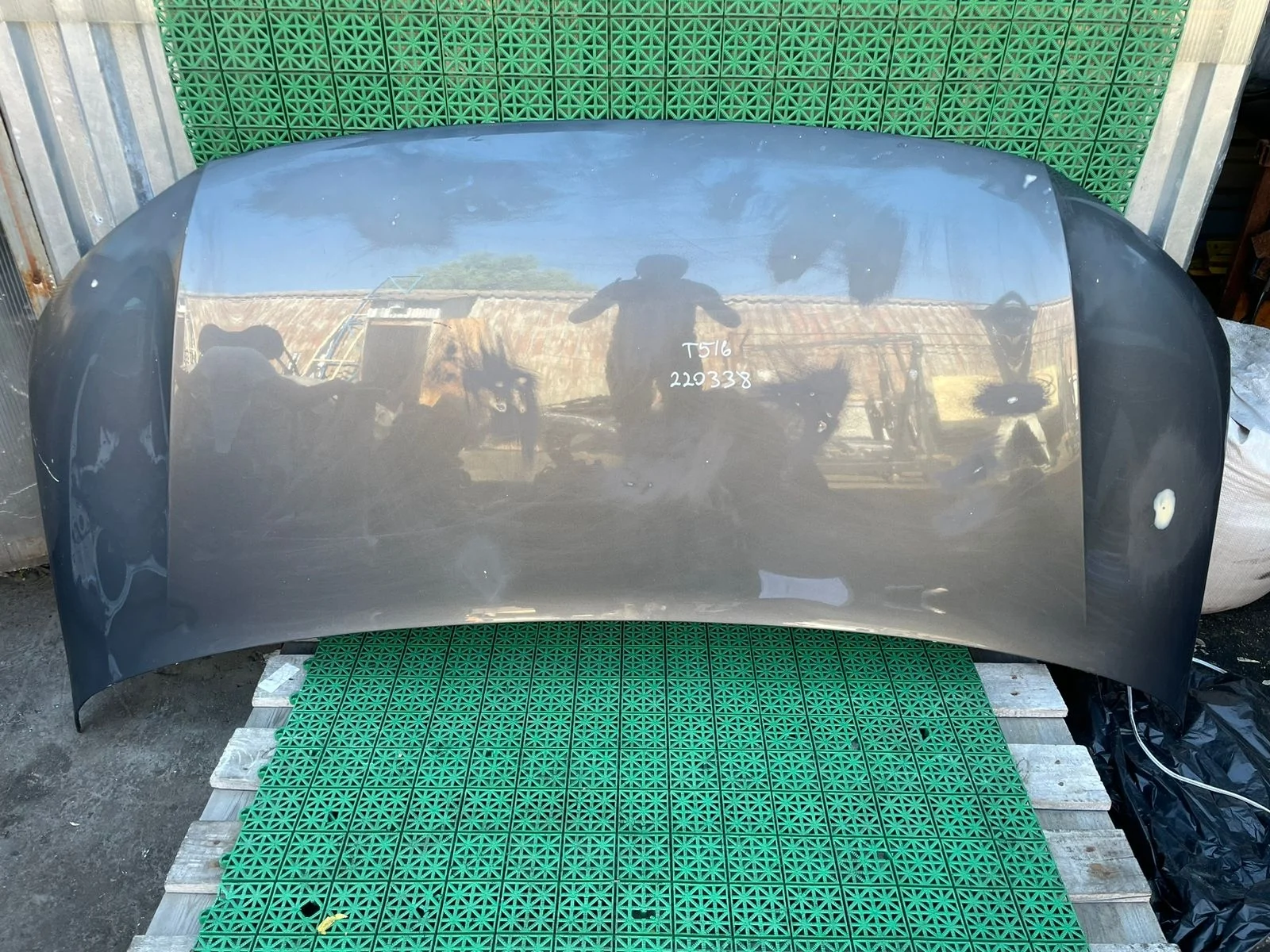 Капот VOLKSWAGEN TRANSPORTER T6 2015- серый б/у TRANSPORTER T6(2015-