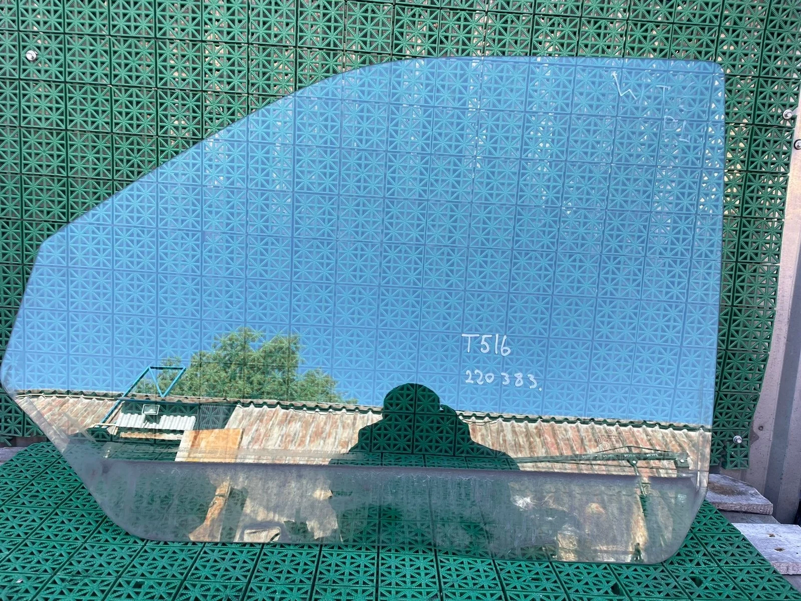 Стекло двери VOLKSWAGEN TRANSPORTER T5/T6 2003- переднее левое б/у TRANSPORTER T5(2003-2015);TRANSPORTER T6(2015-