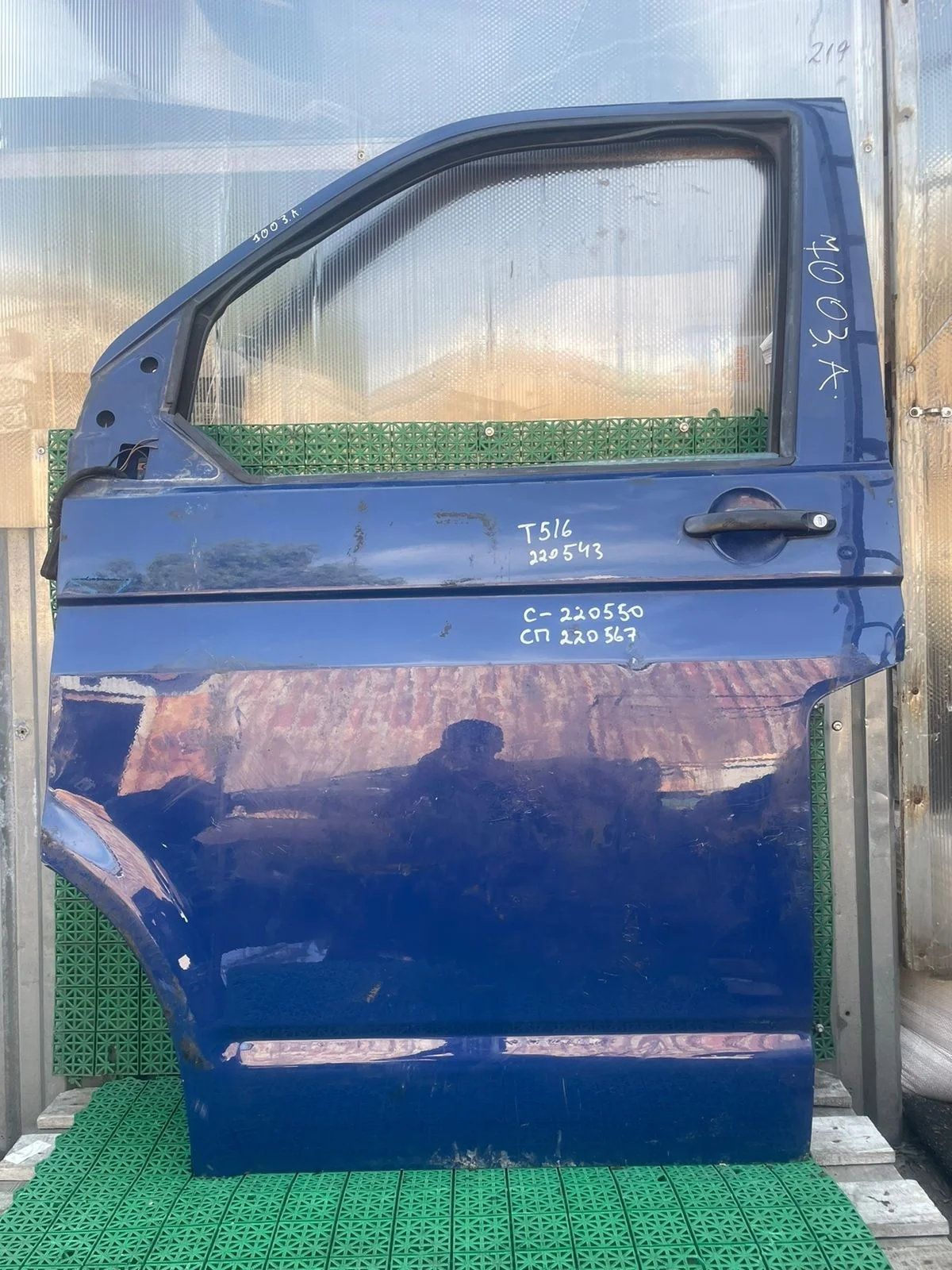 Стекло двери VOLKSWAGEN TRANSPORTER T5/T6 2003- переднее левое б/у TRANSPORTER T5(2003-2015);TRANSPORTER T6(2015-