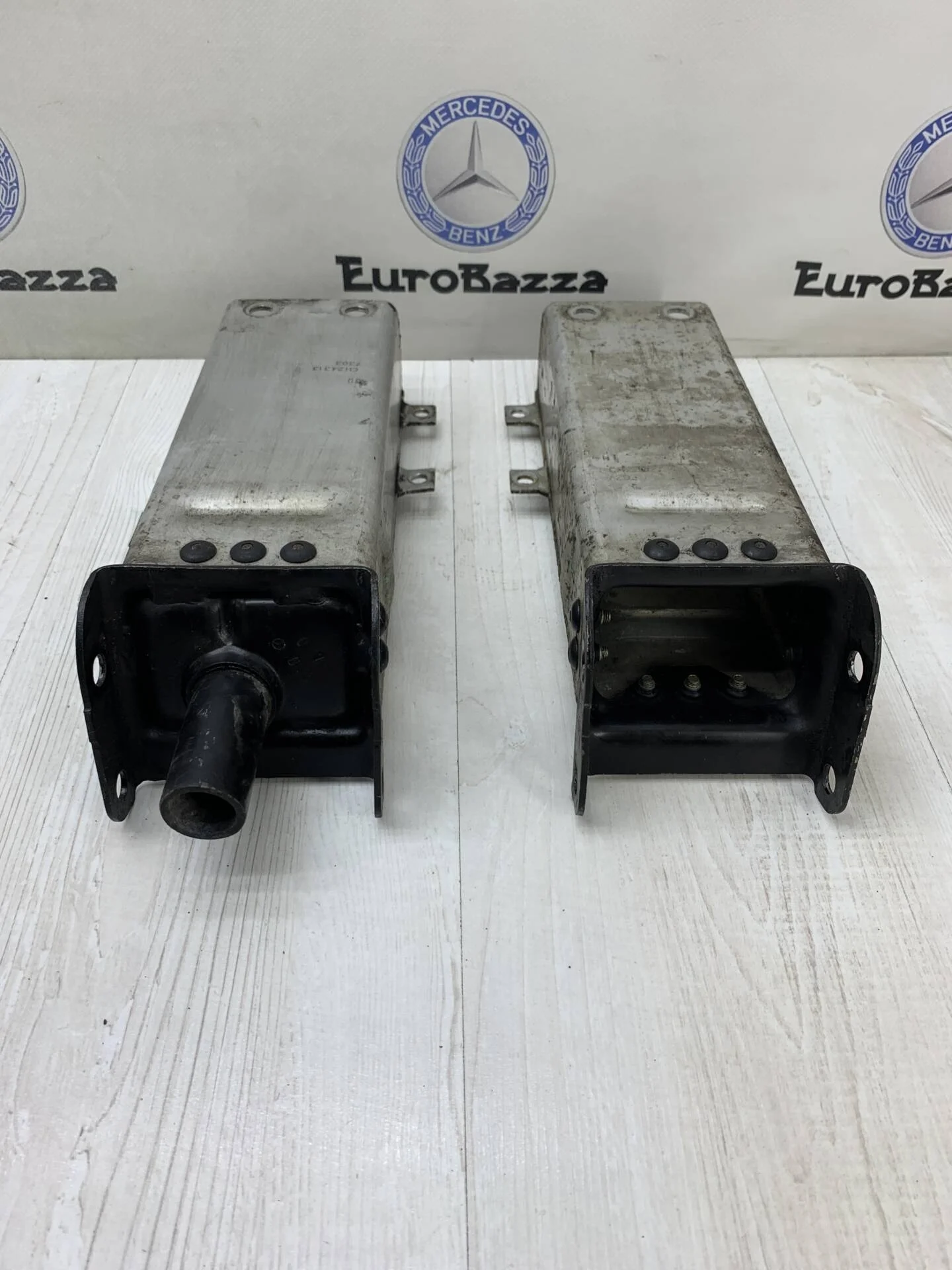 Кронштейн усилителя бампера Mercedes W211