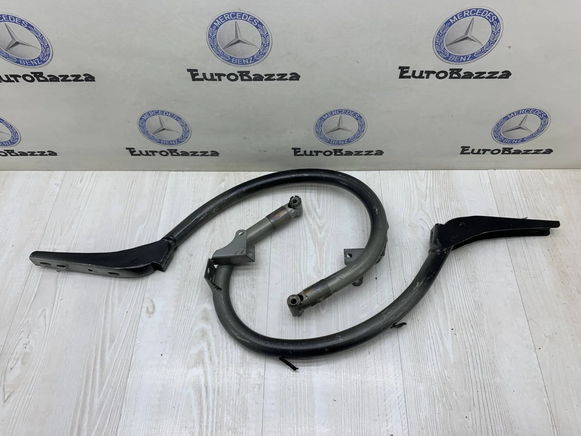 Петли крышки багажника Mercedes W211