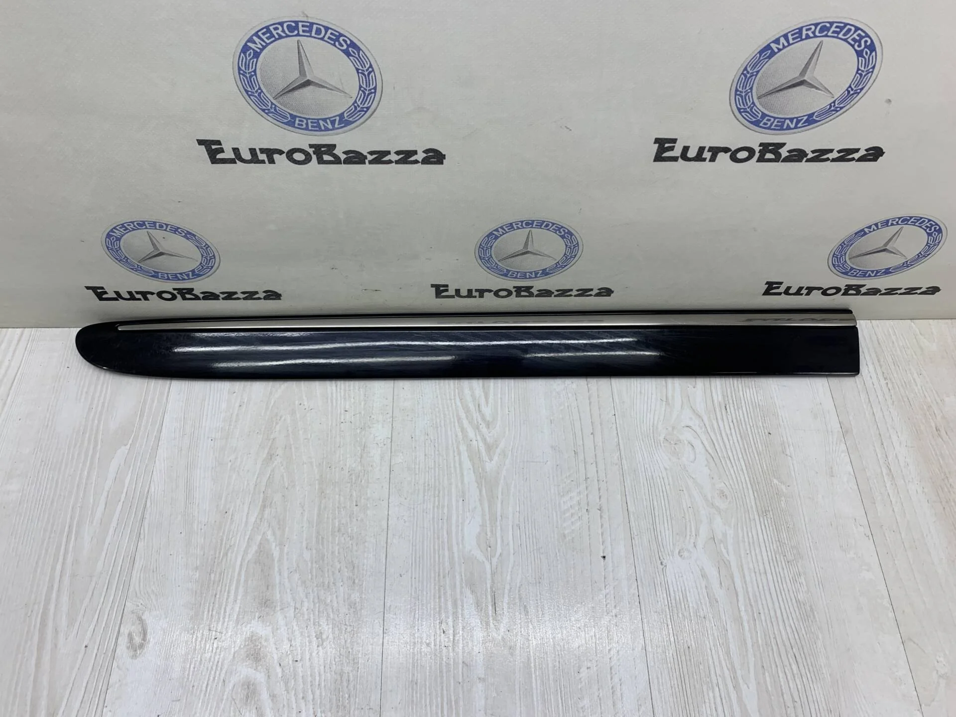 Молдинг двери задней правой Mercedes W211