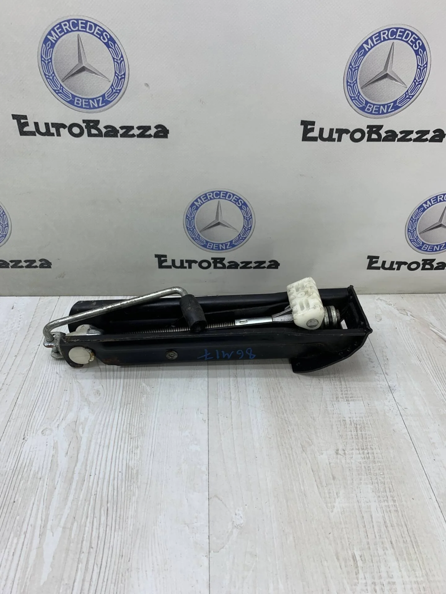 Домкрат Mercedes W211