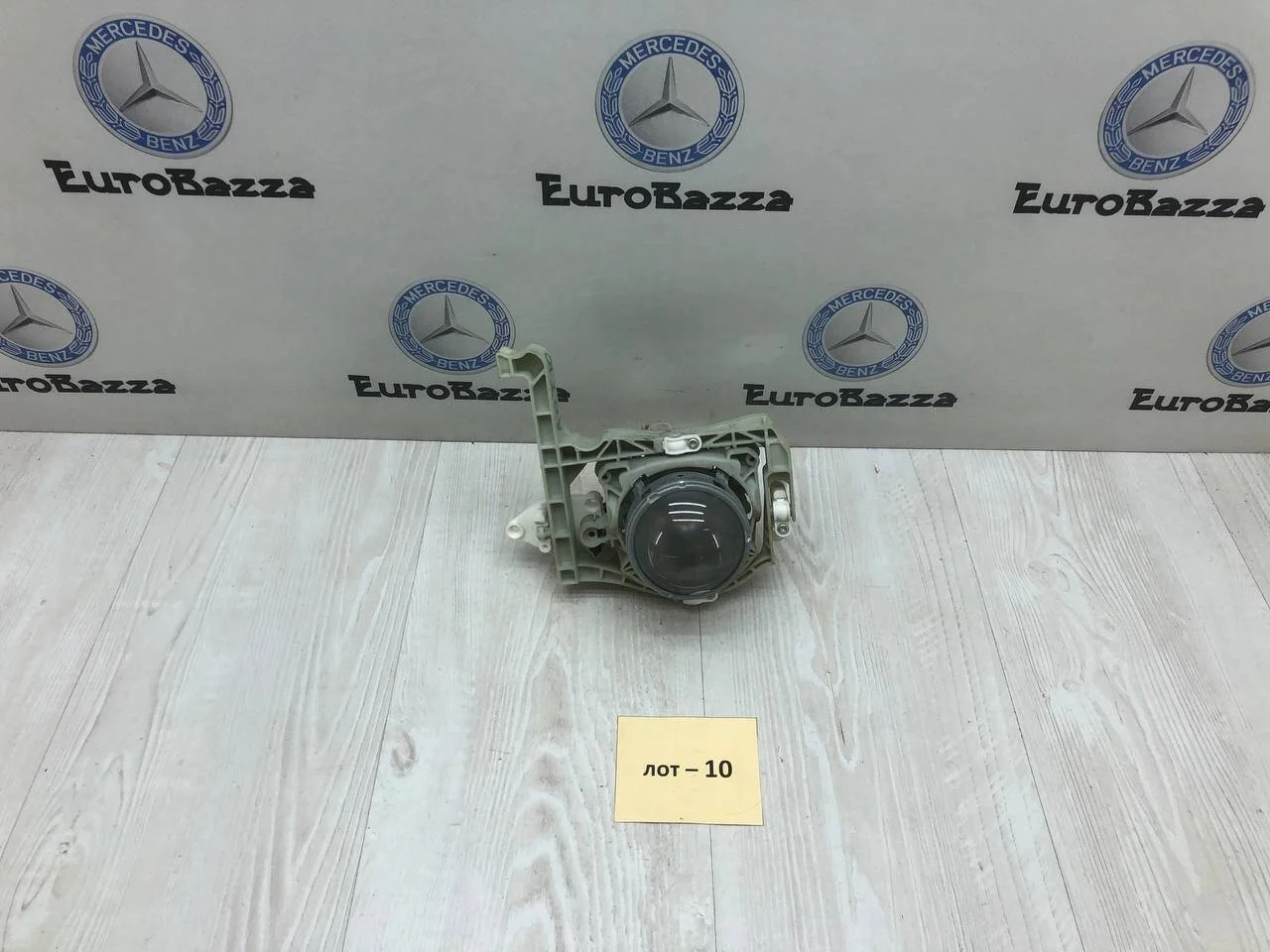 Линза ксеноновой фары правая Mercedes W220