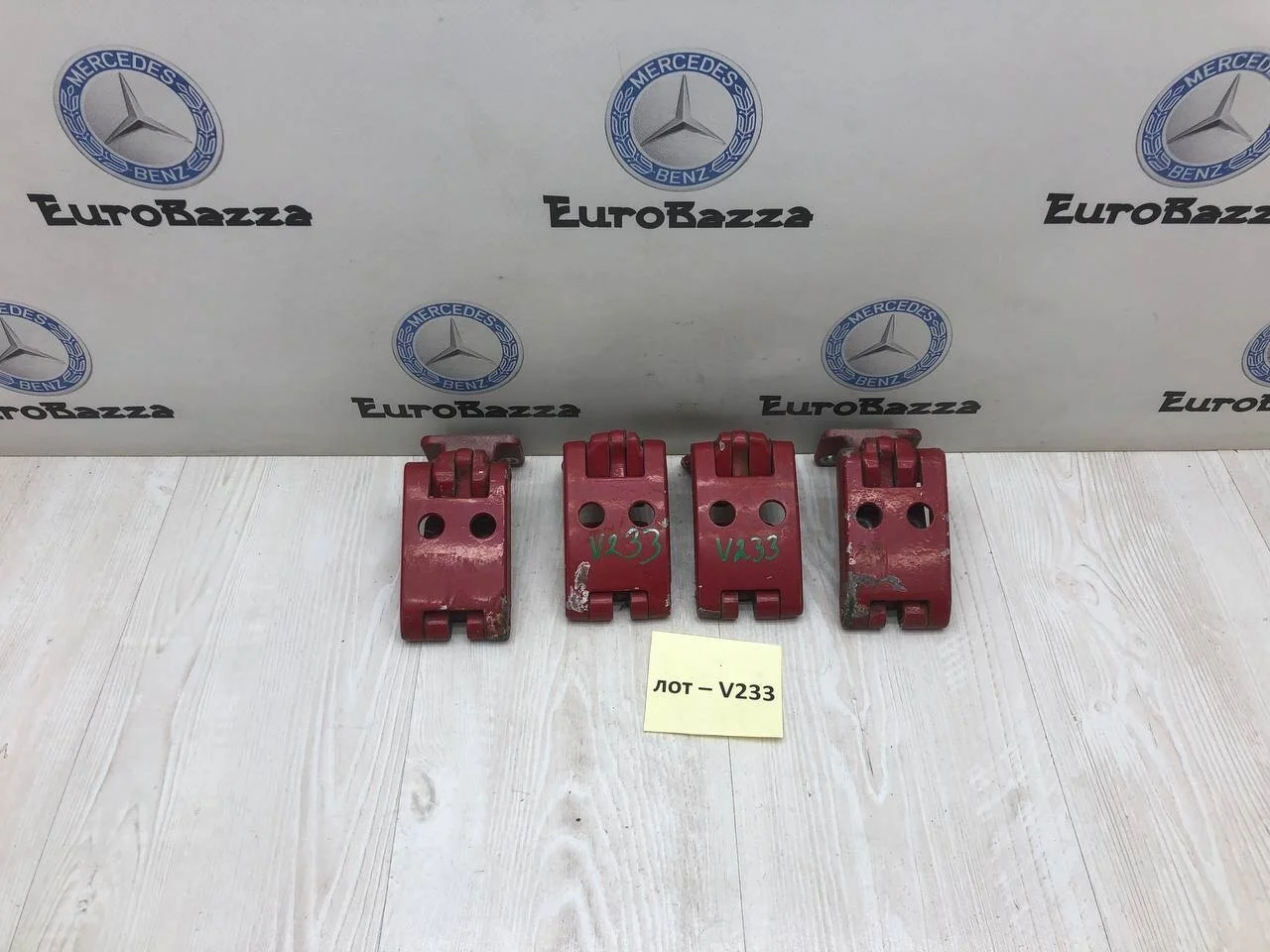 Петля задней распашной двери Mercedes W906