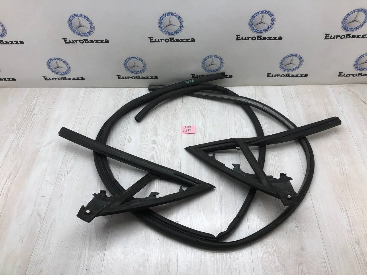 Уплотнитель двери Mercedes W207