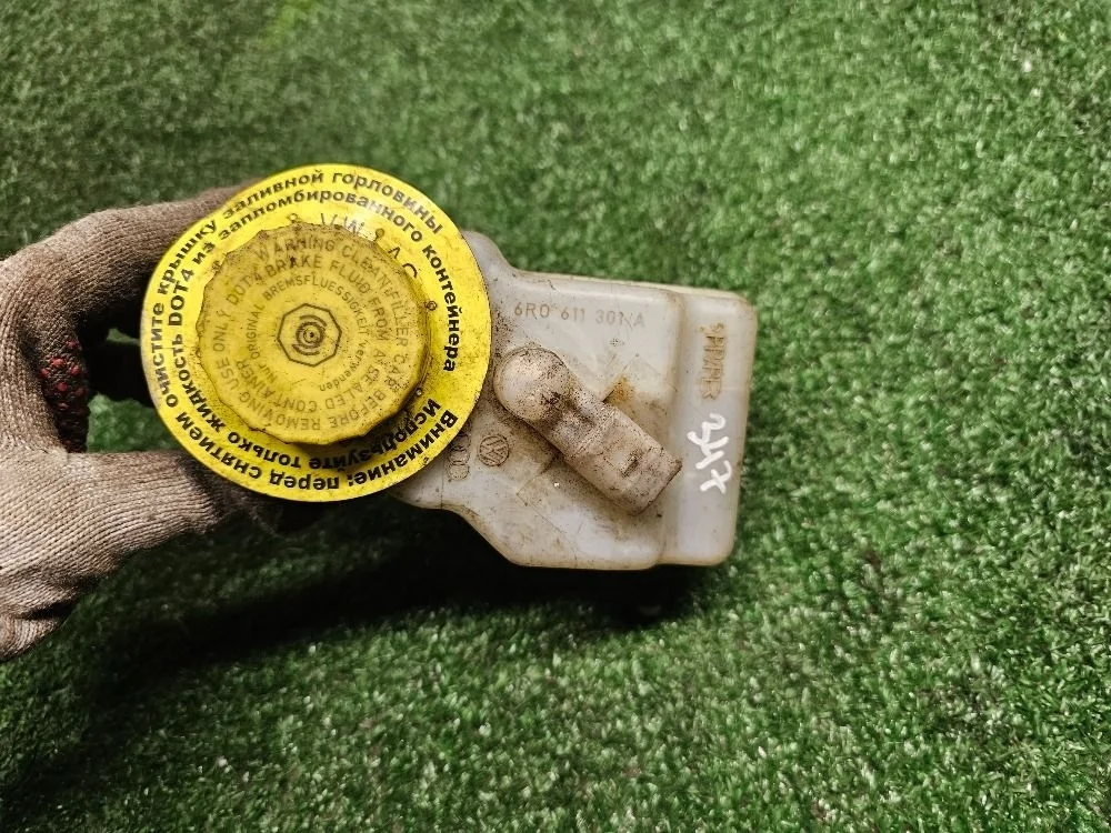 Бачок тормозной жидкости Volkswagen Polo V