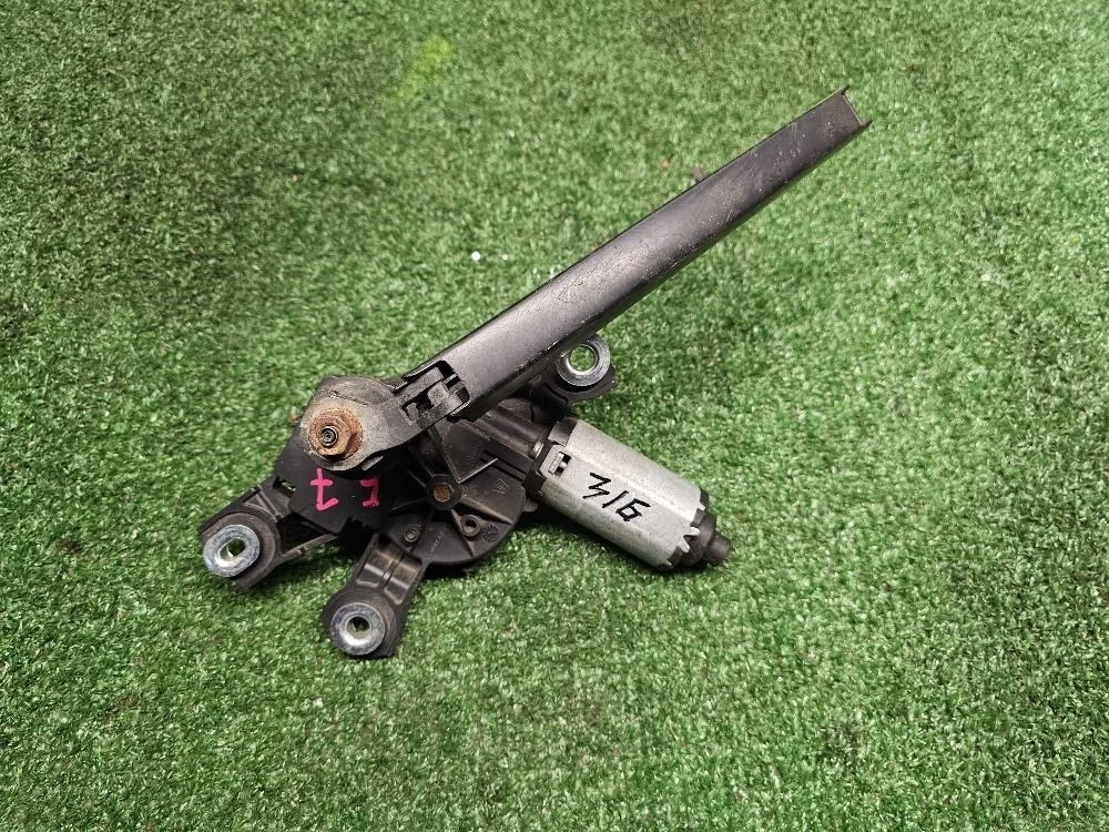 Моторчик стеклоочистителя задний Volkswagen Passat