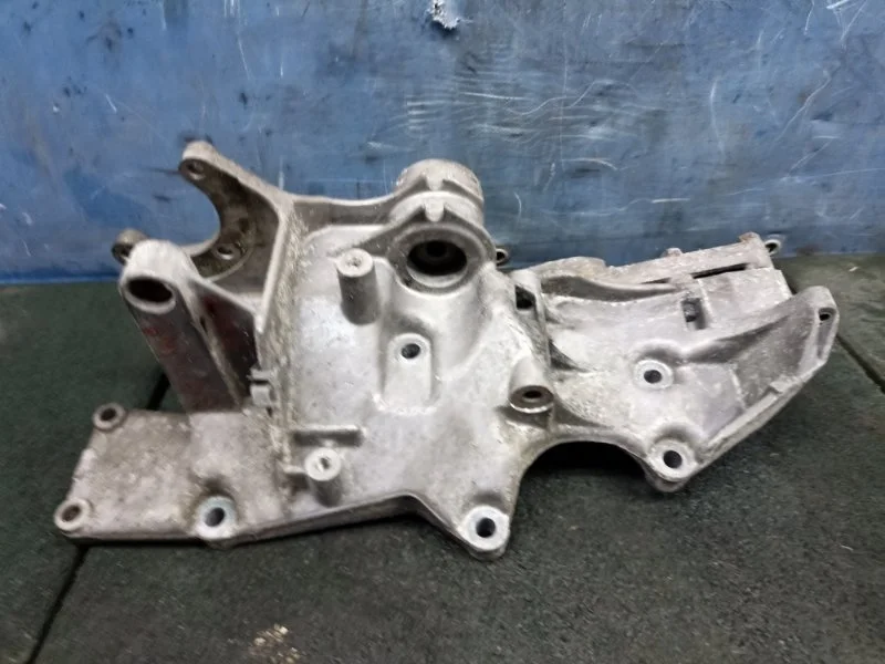 Кронштейн генератора и компрессора Volkswagen Passat B5 2001 06B903143K B5 1.6 ARM