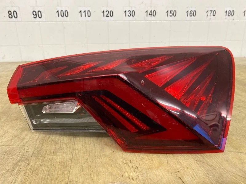 ФОНАРЬ В КРЫЛО SKODA OCTAVIA 2018 2019 2020 2021 2022 2023 2024 2025 5E3945208A A8, правый