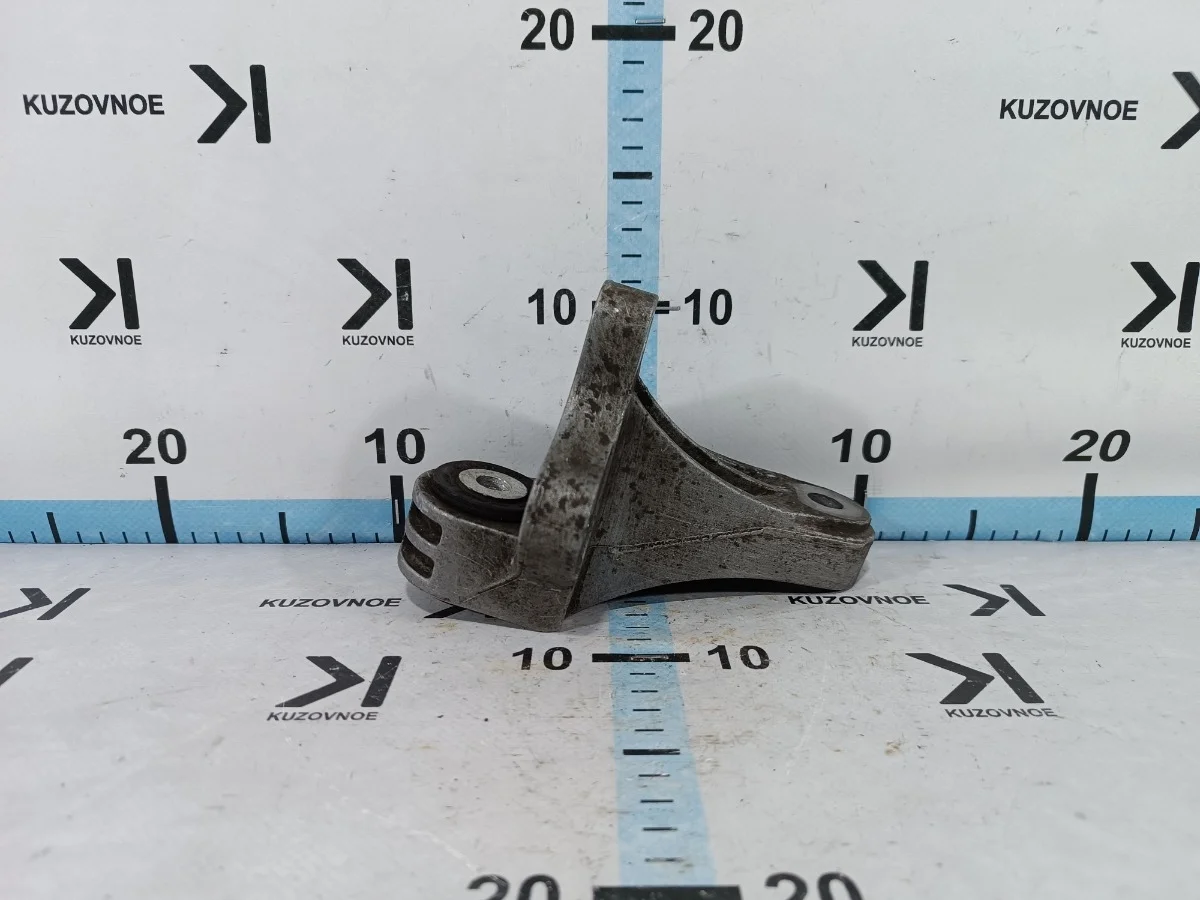 Кронштейн кпп Ford Focus 2015 CB8