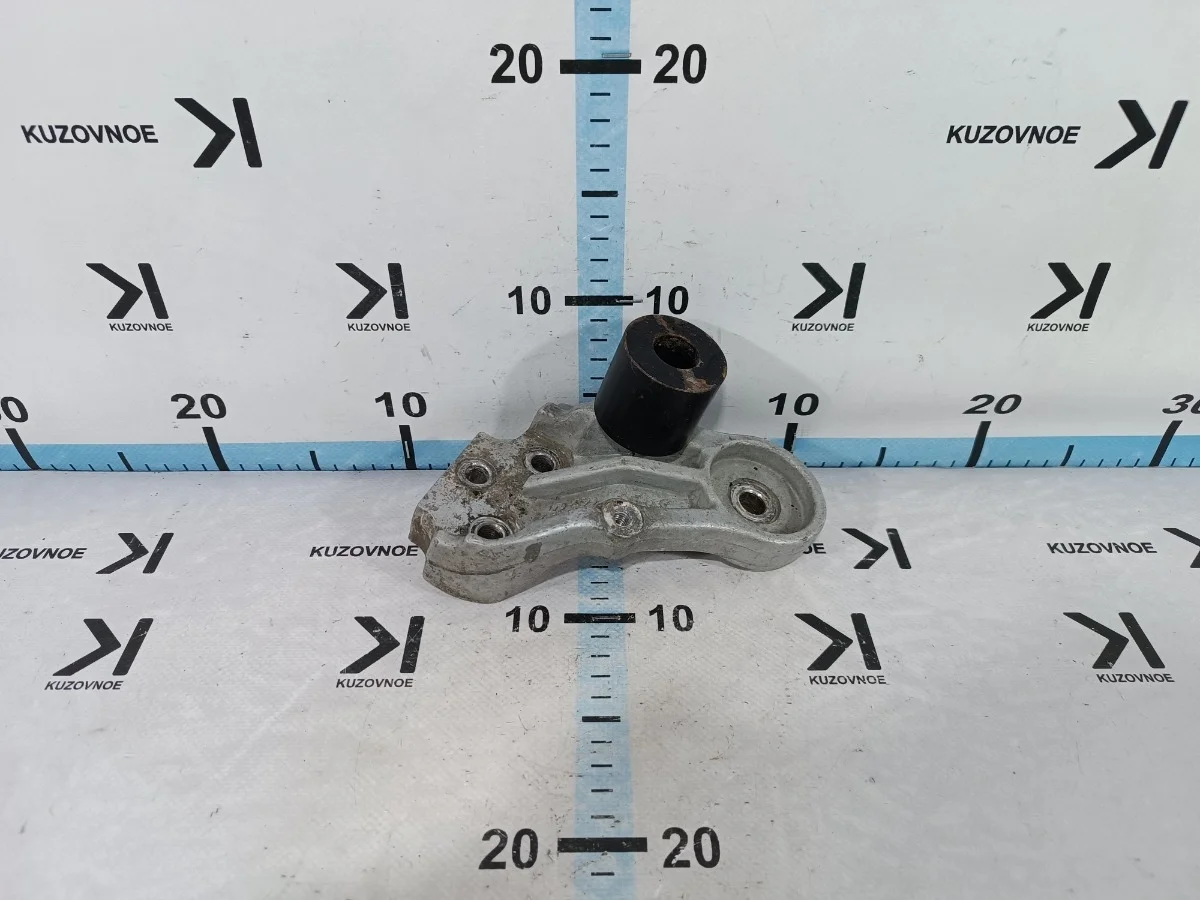 Кронштейн опоры двигателя Kia Rio 2011 JB