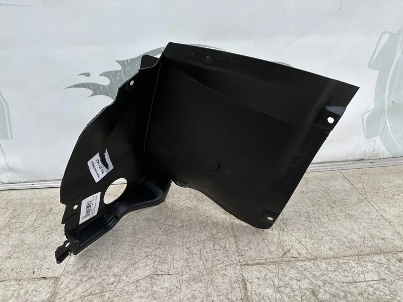 Подкрылок передний правый передняя часть Mercedes-benz W203