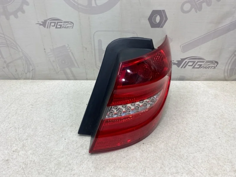 Фонарь задний правый Mercedes-benz 2014 W246