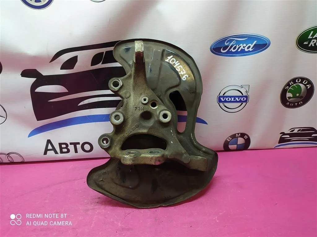 Кулак передний левый MB C207 W204 W203 A2043320101