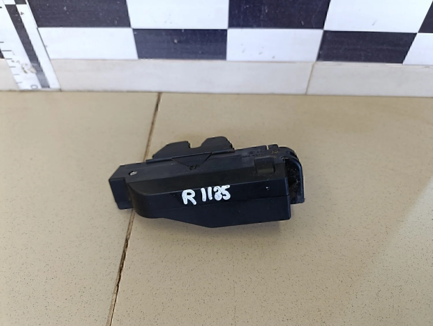 Замок двери багажника C3 2002-2009