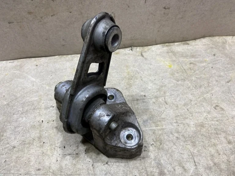 Опора двигателя нижняя Nissan X-Trail T32 R9M 1.6